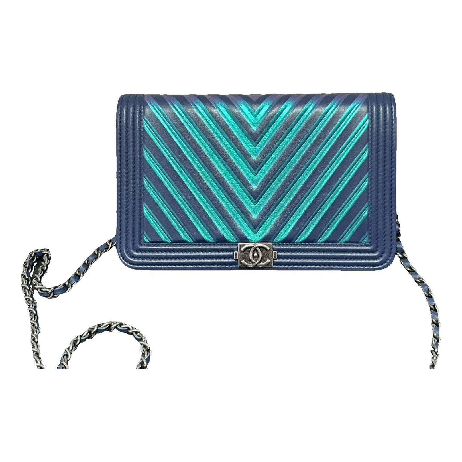 Wallet On Chain Boy leather crossbody bag