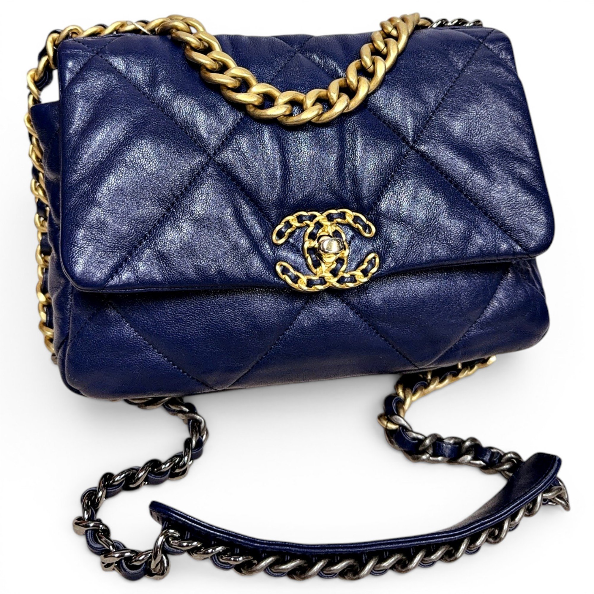 Chanel 19 leather handbag