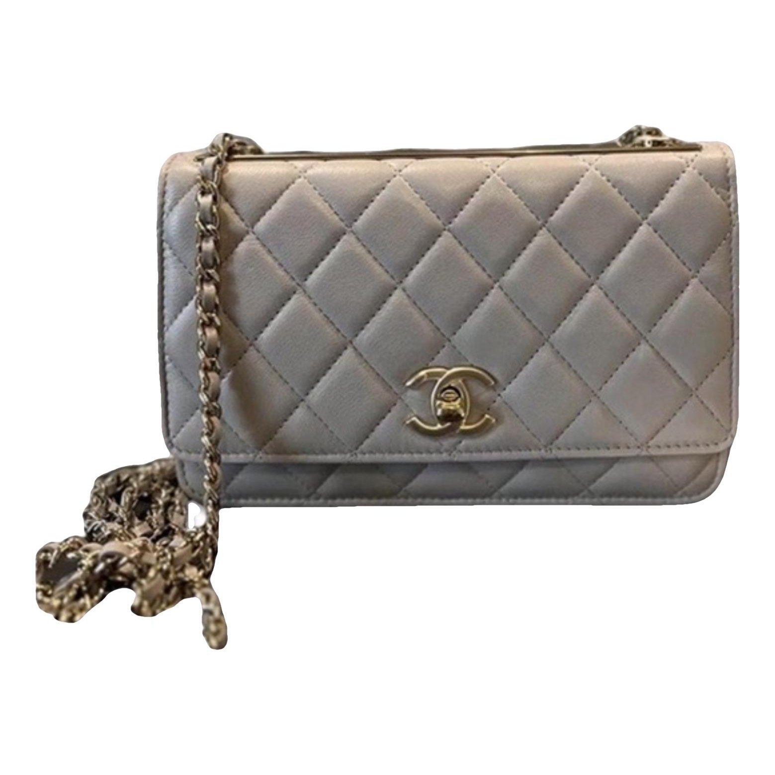 Wallet On Chain leather crossbody bag