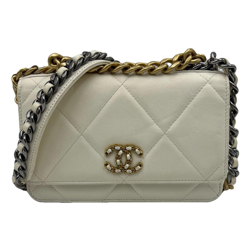 Wallet On Chain Chanel 19 leather handbag