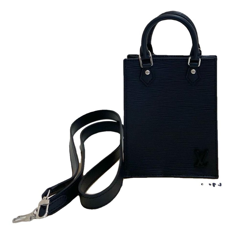 Plat leather handbag