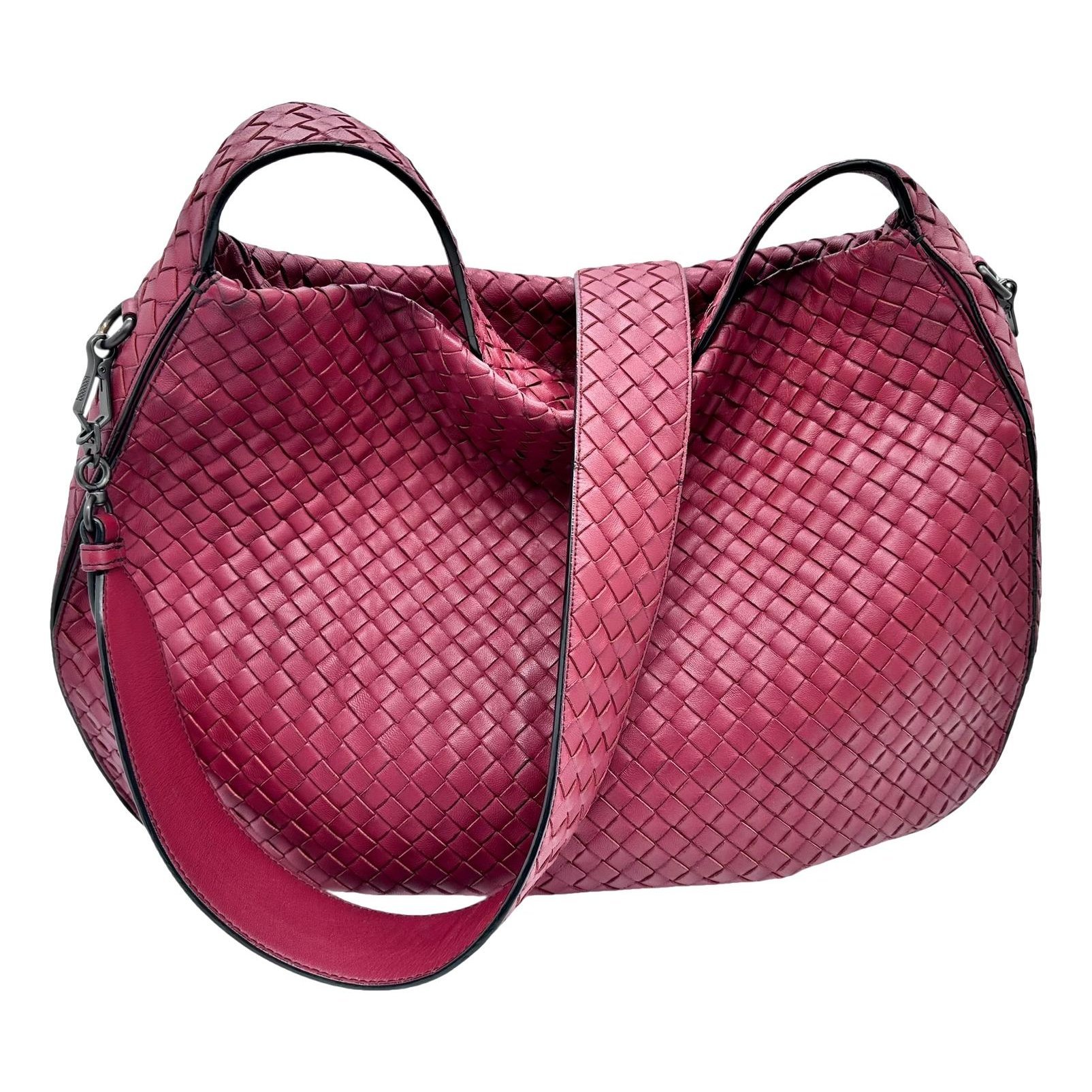 Veneta leather handbag