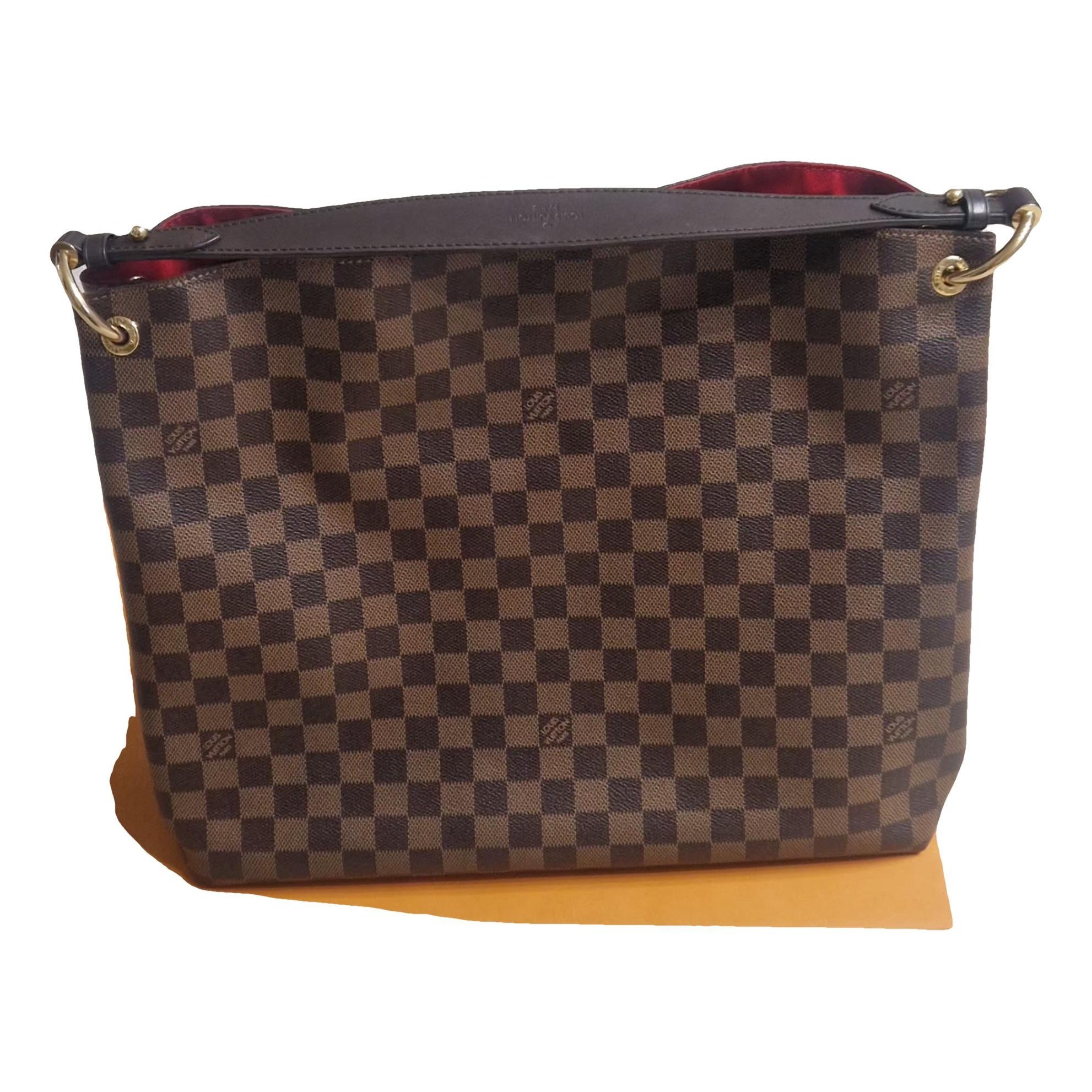 Graceful leather handbag