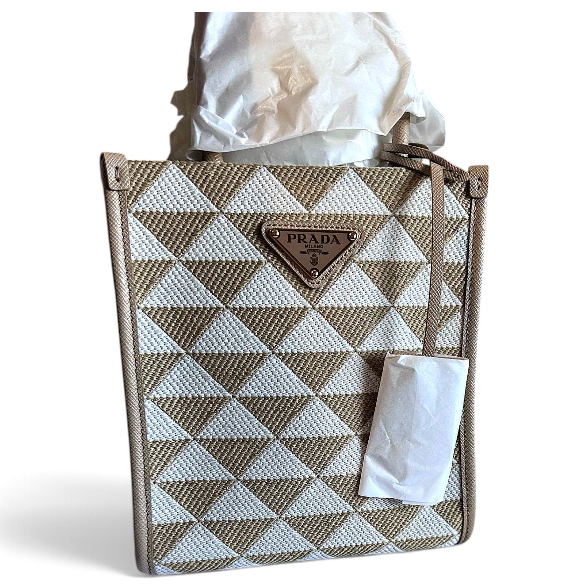 Triangle tote