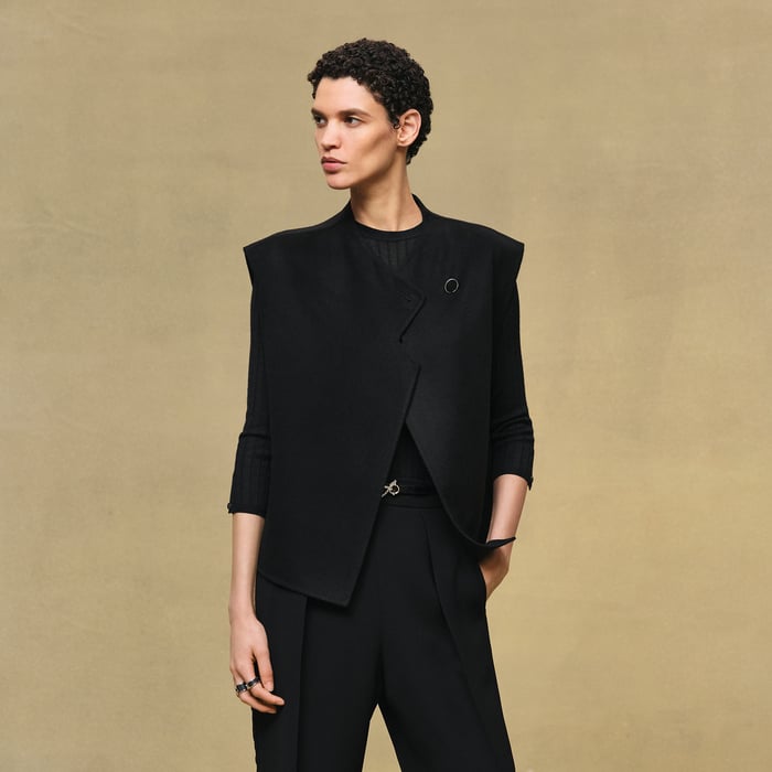 Noir Light Short Vest