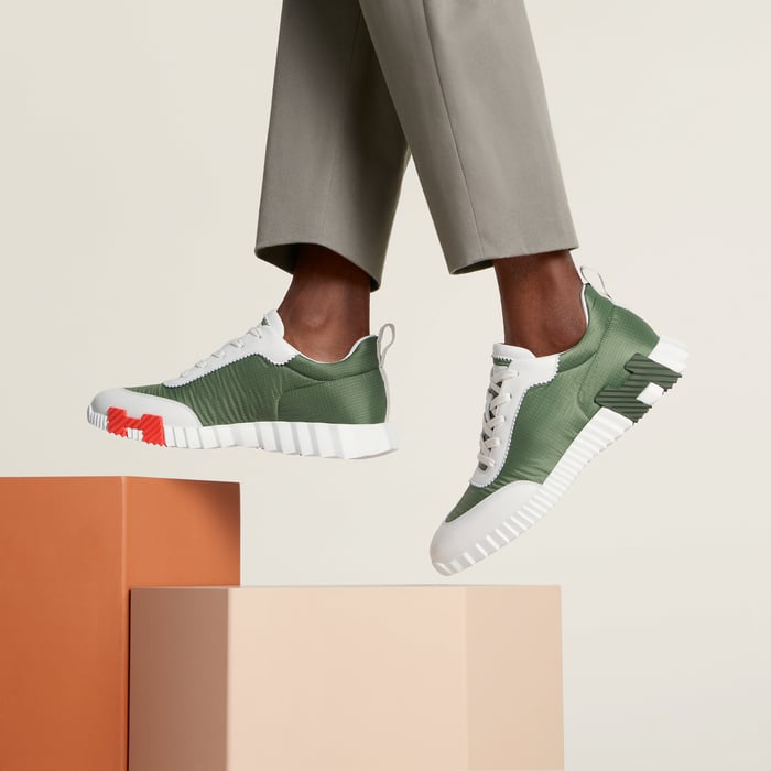 Bouncing Sneaker