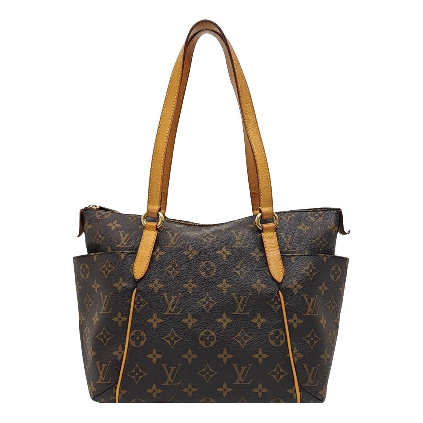 Totally leather handbag