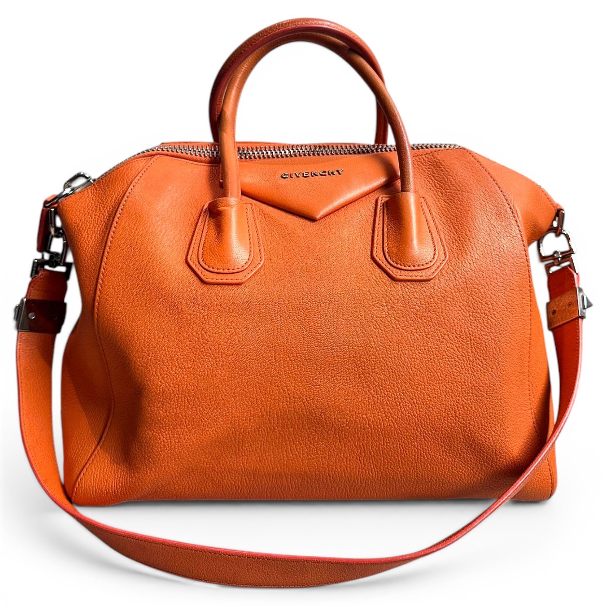 Antigona leather handbag
