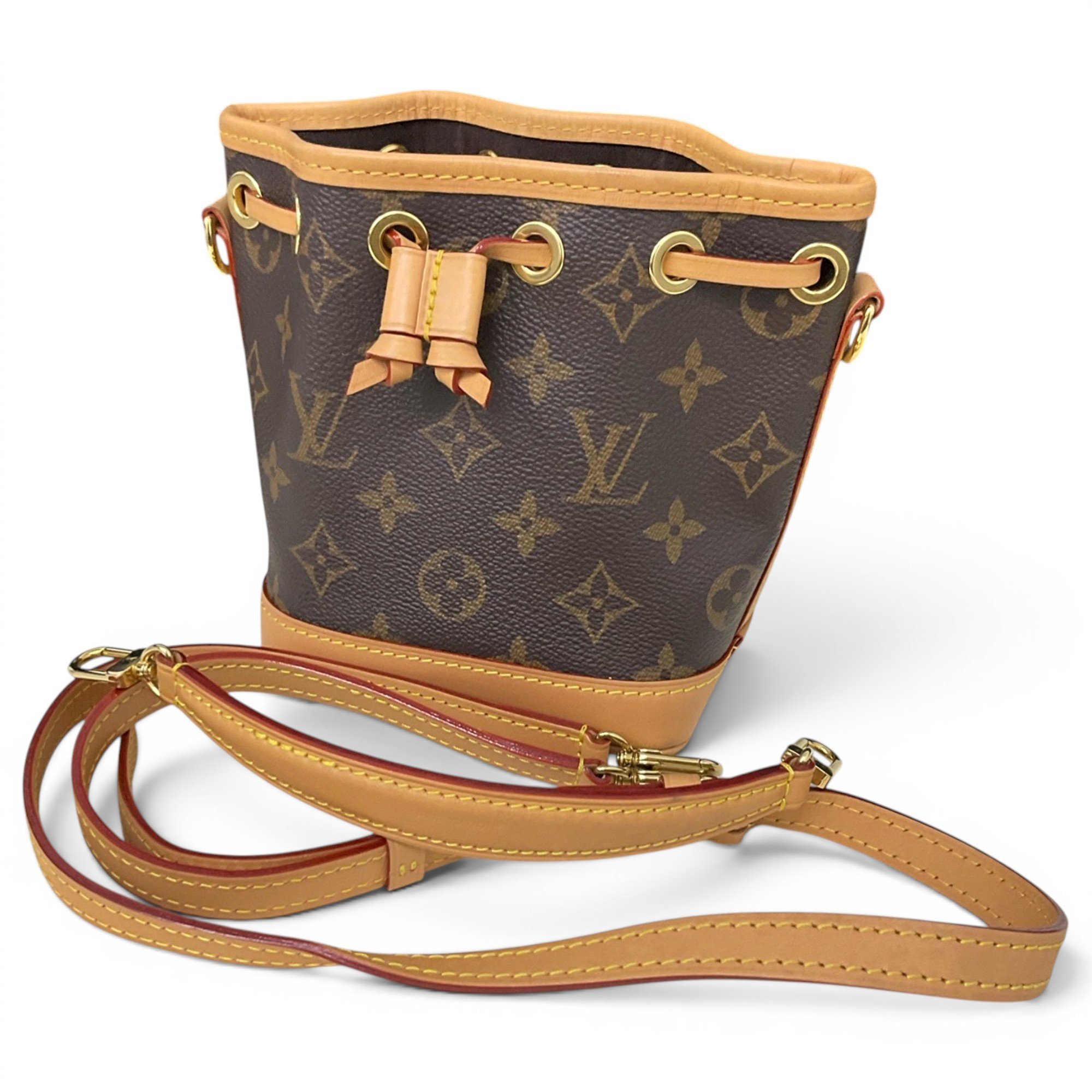 Nano Noé leather handbag