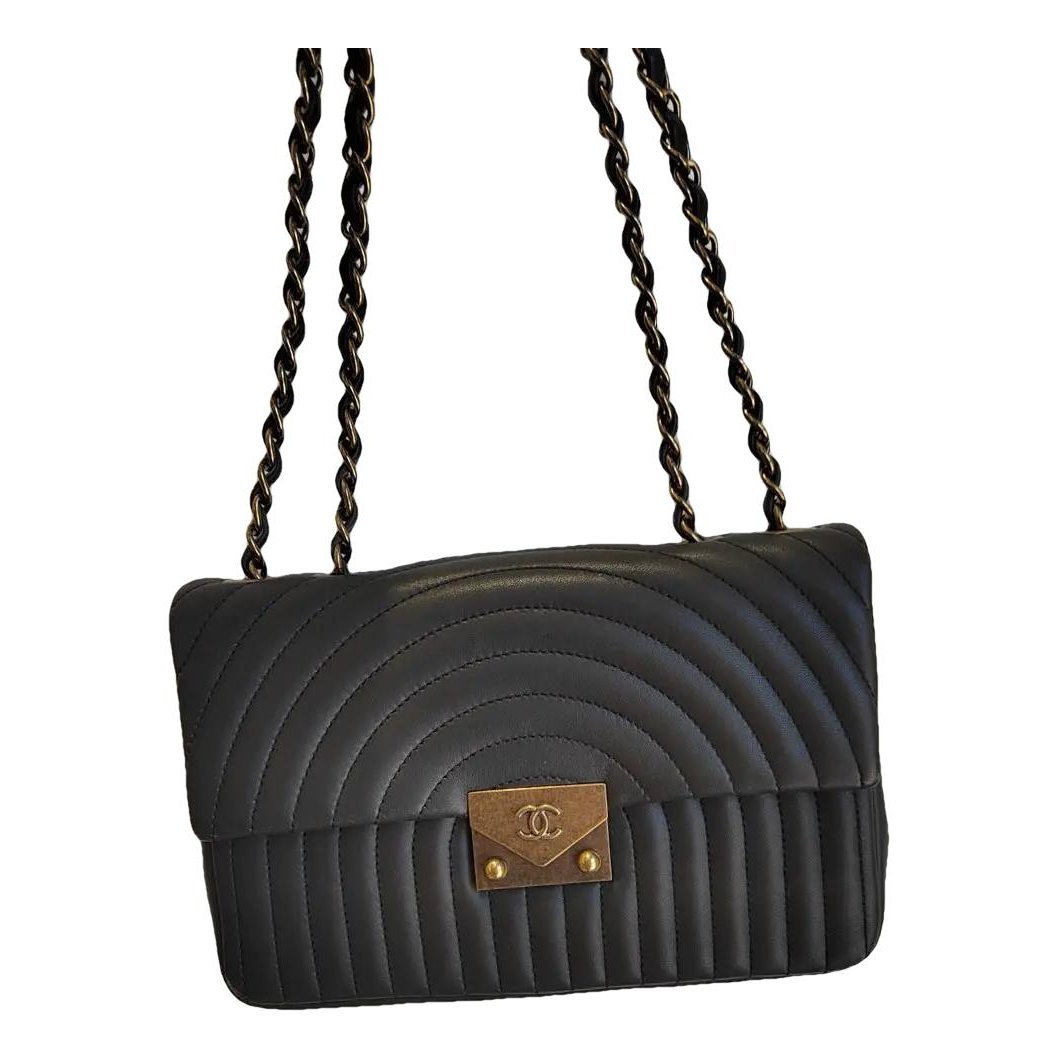 Chanel 19 leather crossbody bag