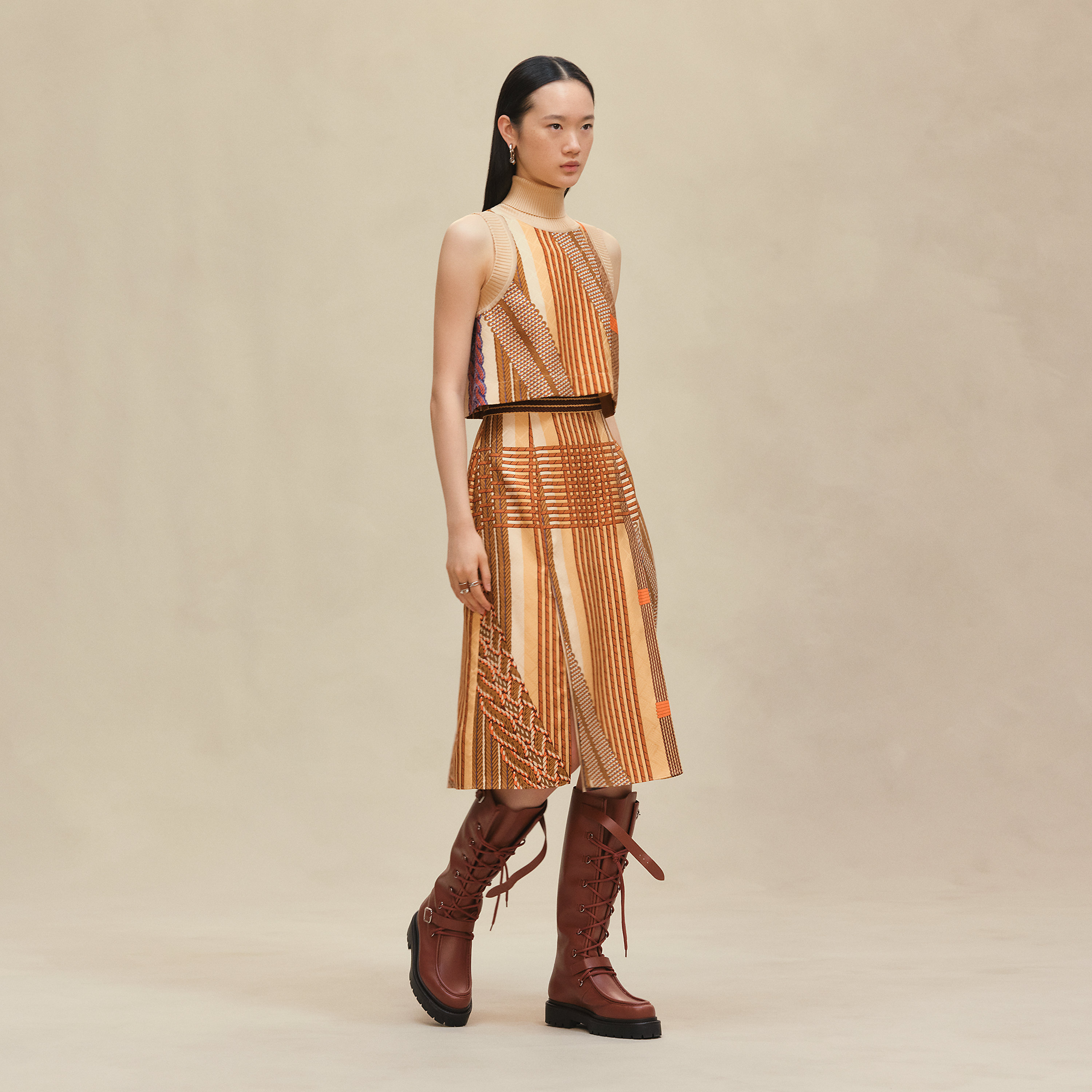 "Dressage Tressage" pleated skirt with slit