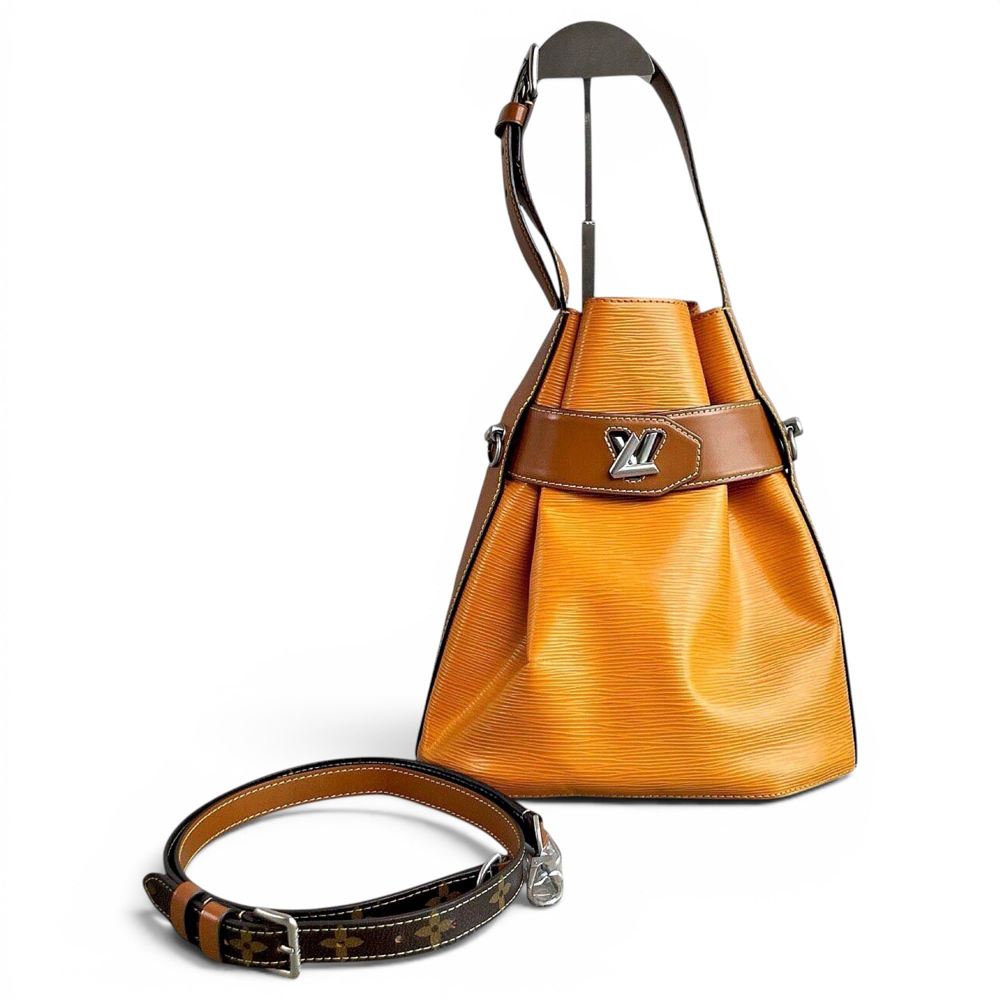 Twist Bucket Vintage leather handbag