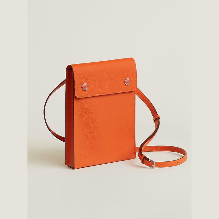 Feu Hermèsnap Vertical to Go Lacquered Pouch