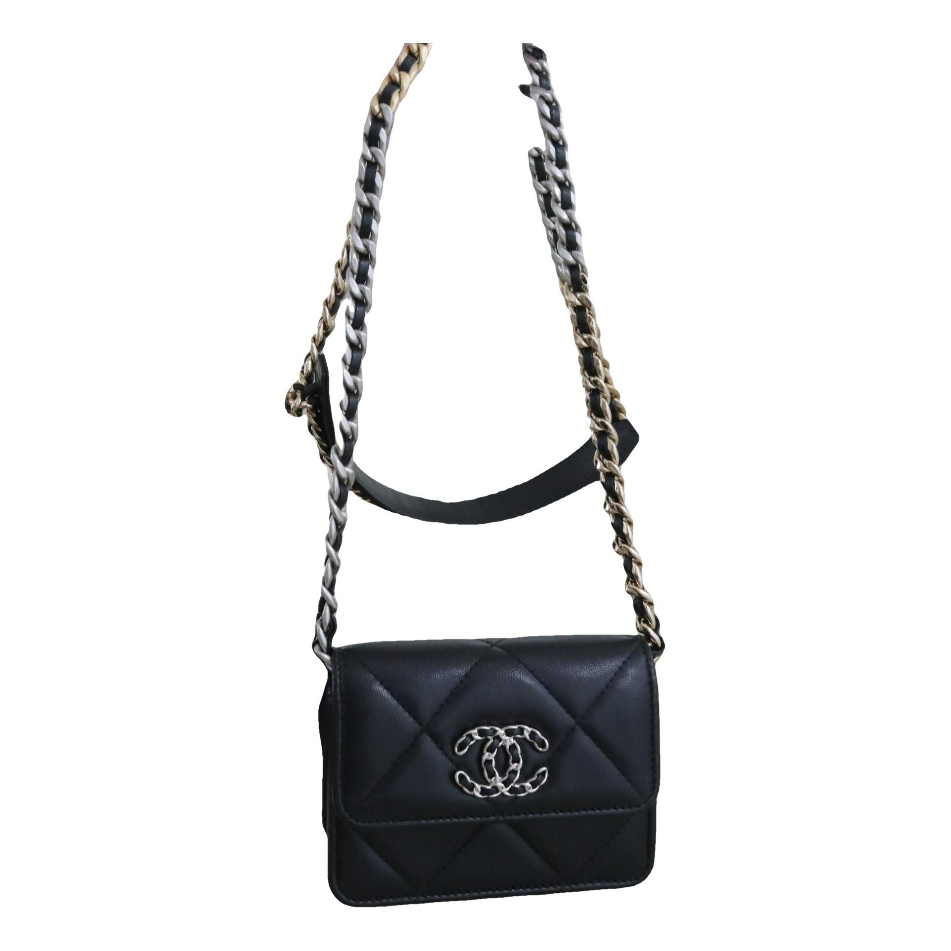Chanel 19 leather handbag