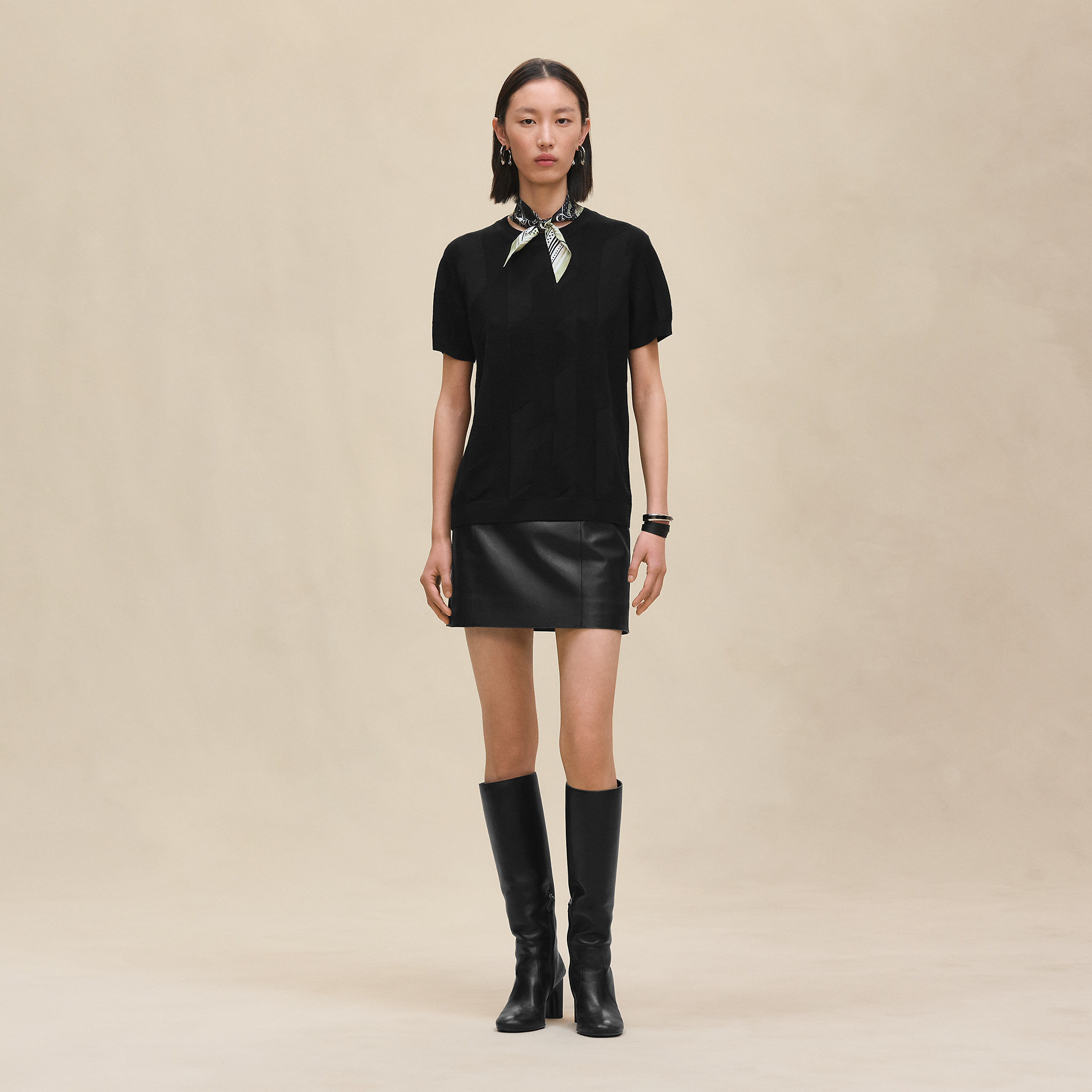 "H" short-sleeve sweater