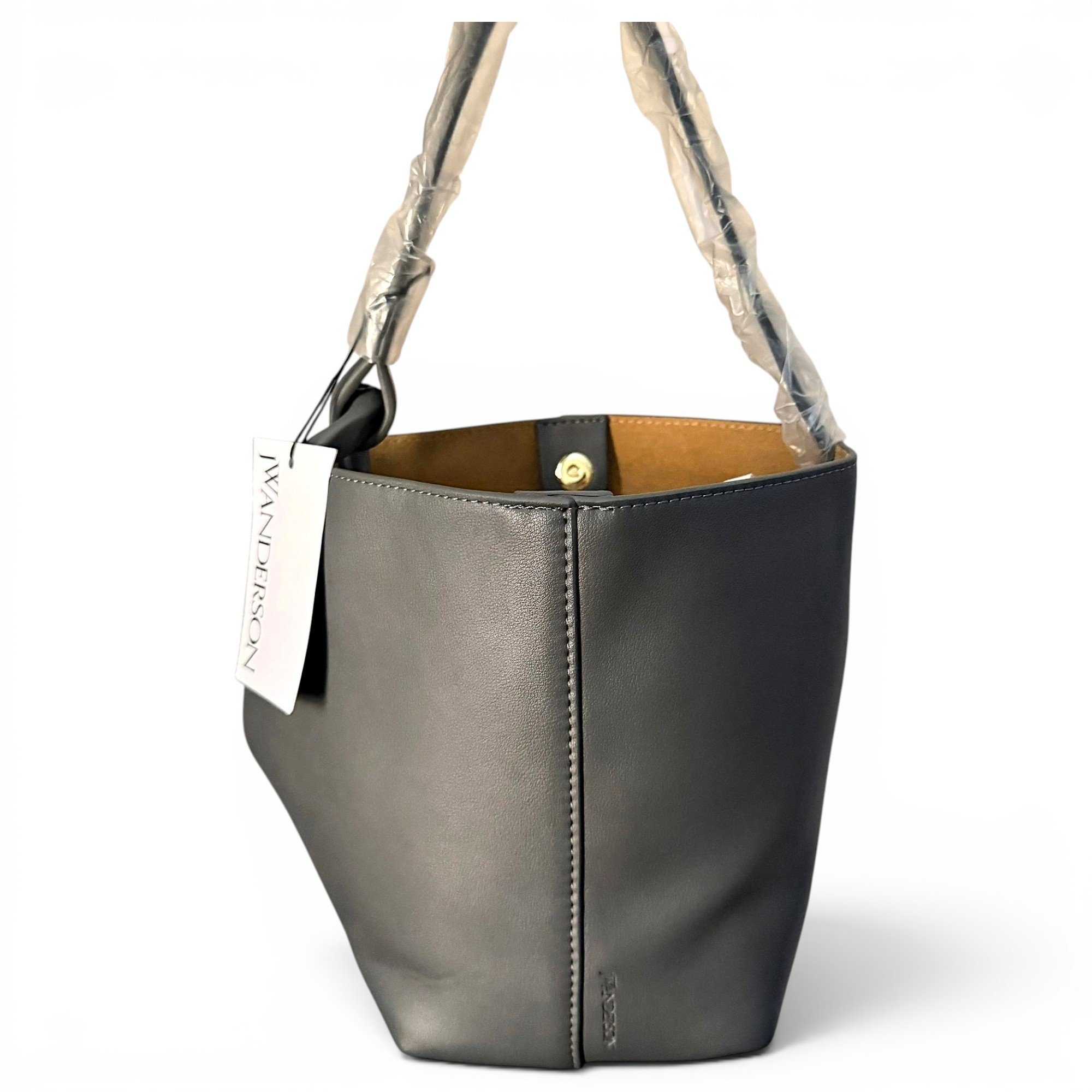 Chain leather handbag