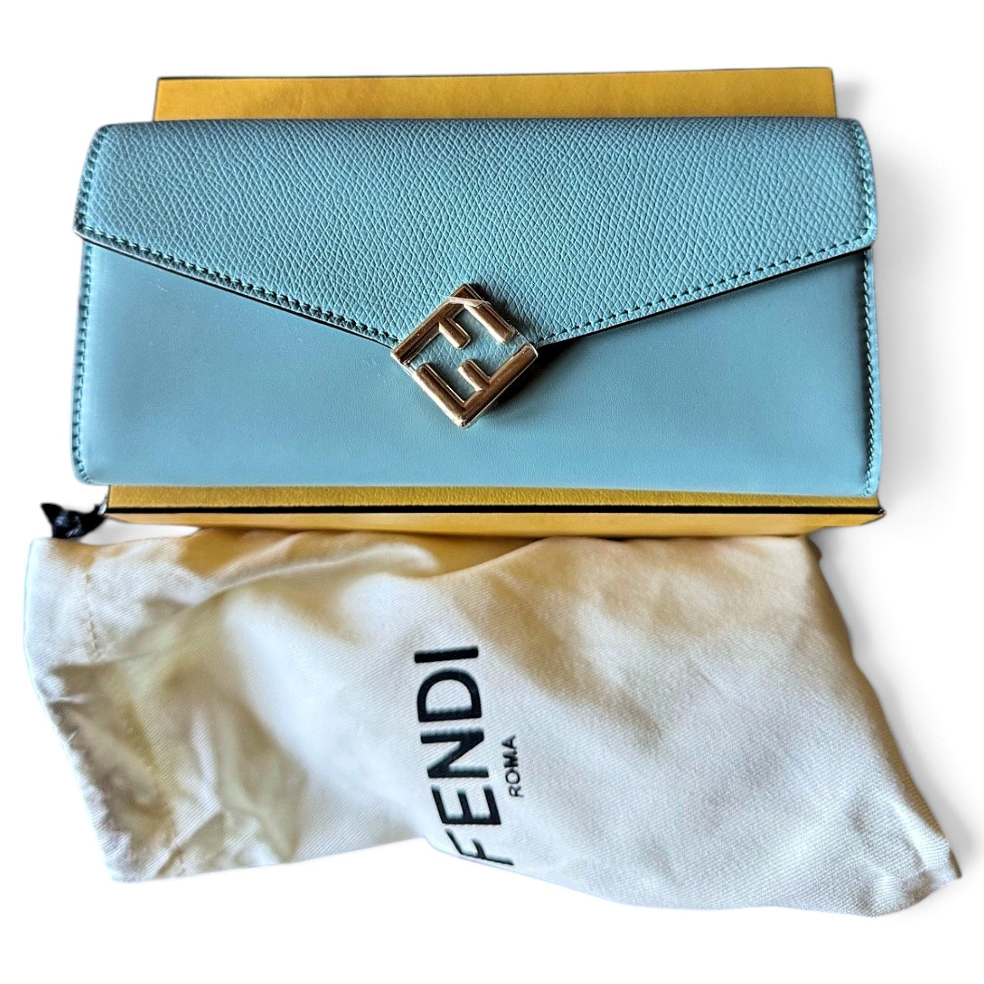 Wallet On Chain leather crossbody bag