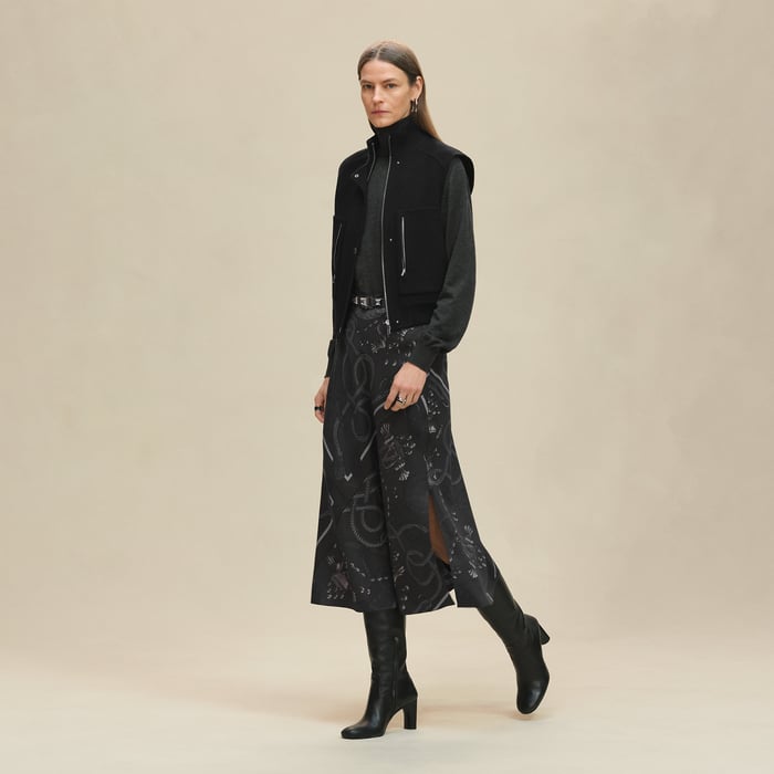Noir Sleeveless Short Bomber Jacket