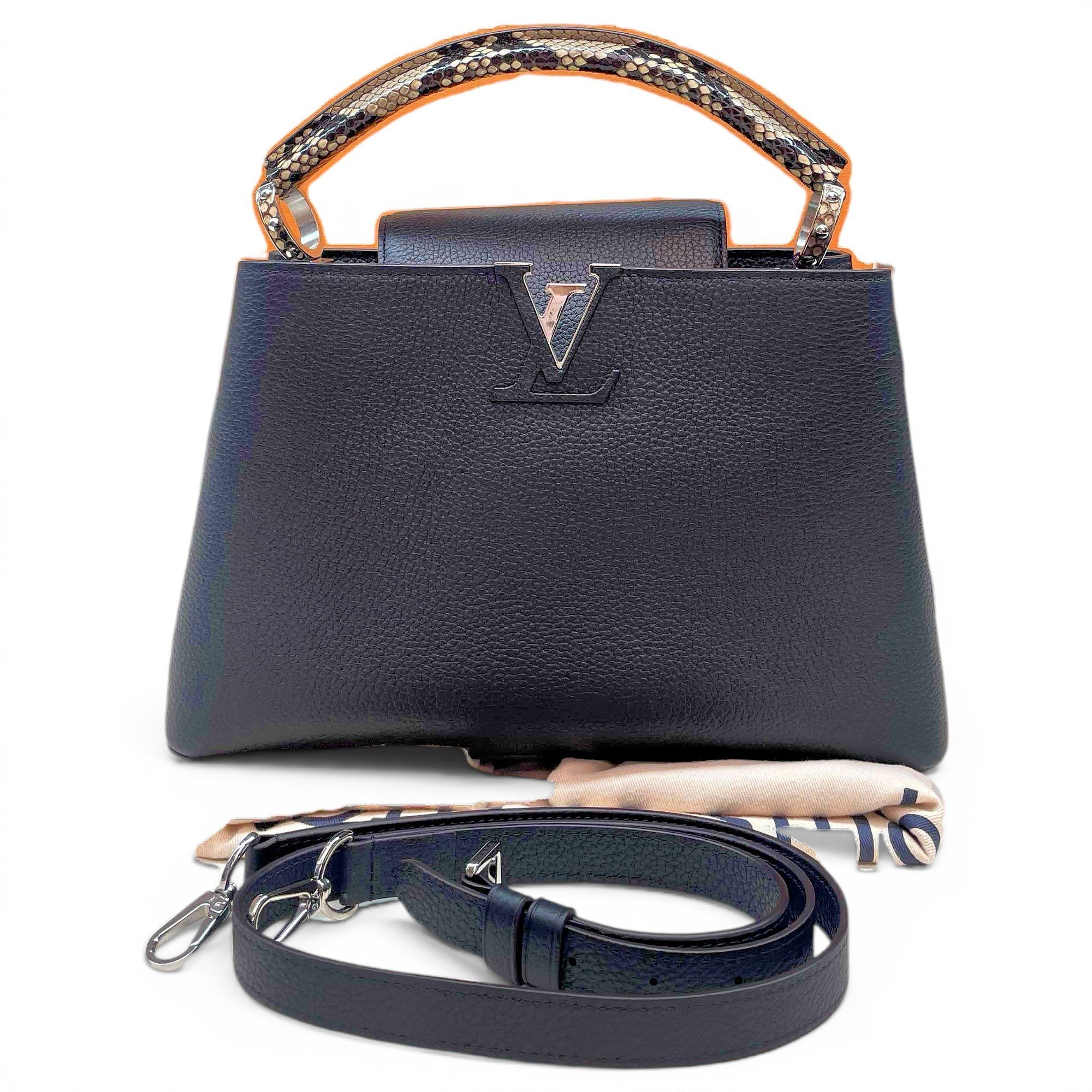 Capucines leather handbag