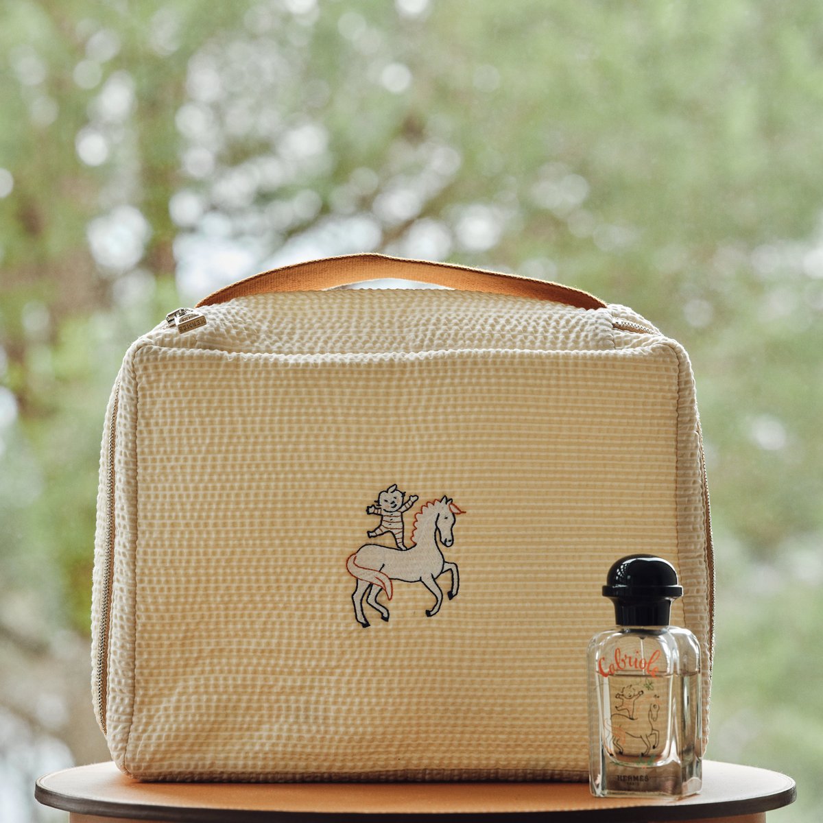 新品未使用　エルメス　ポーチ（カプリオル）トゥー・ゴー MM Hermès ポーチ 《カブリオル》 トゥー・ゴー MM グリ・ペルル | BagUSeek