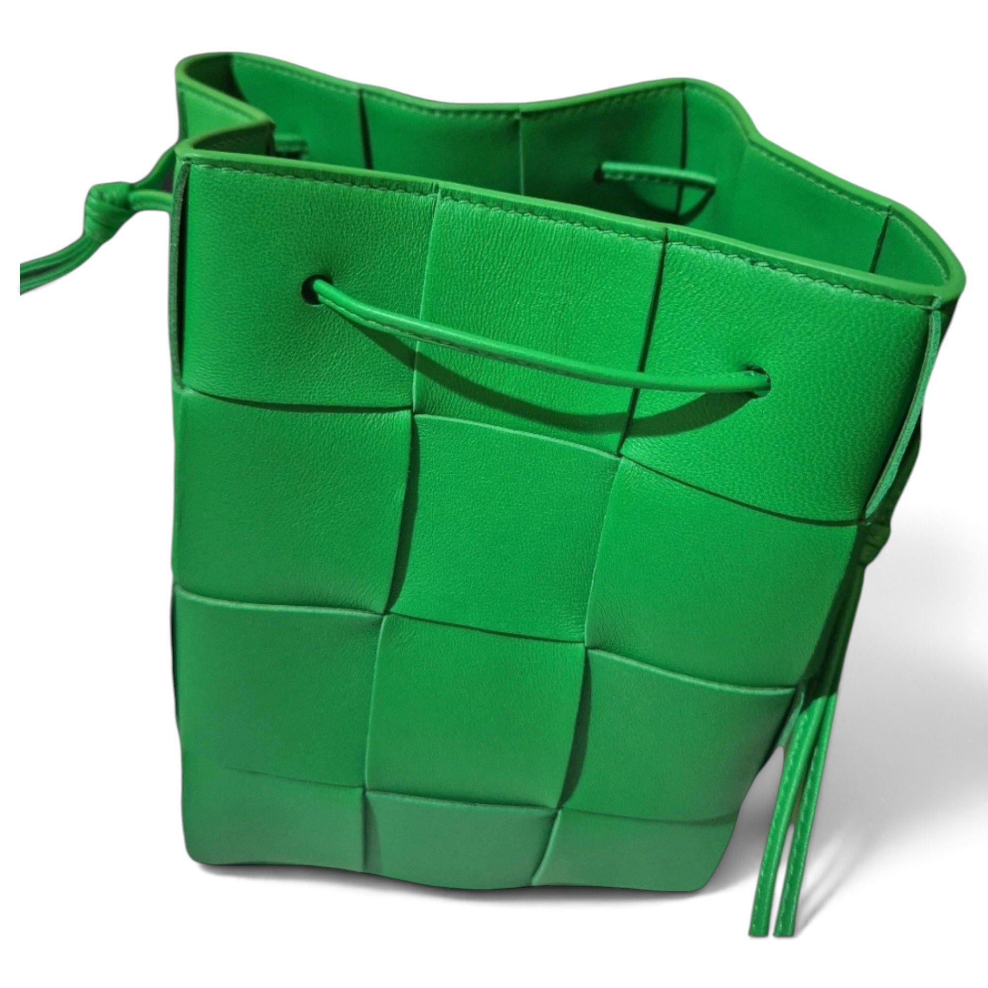Cassette Bucket leather handbag