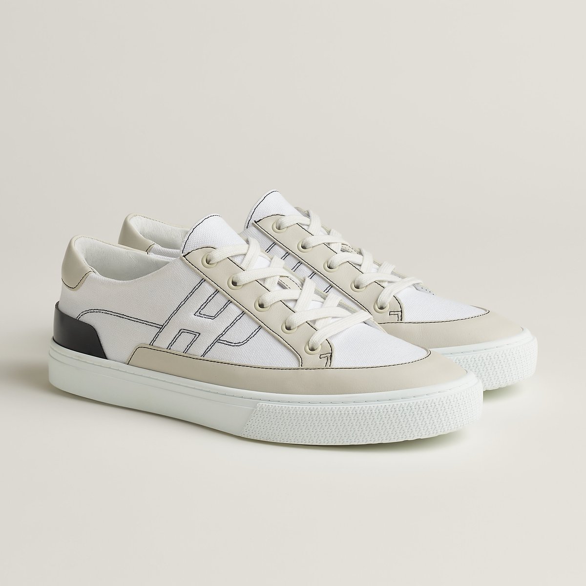 Deep sneaker