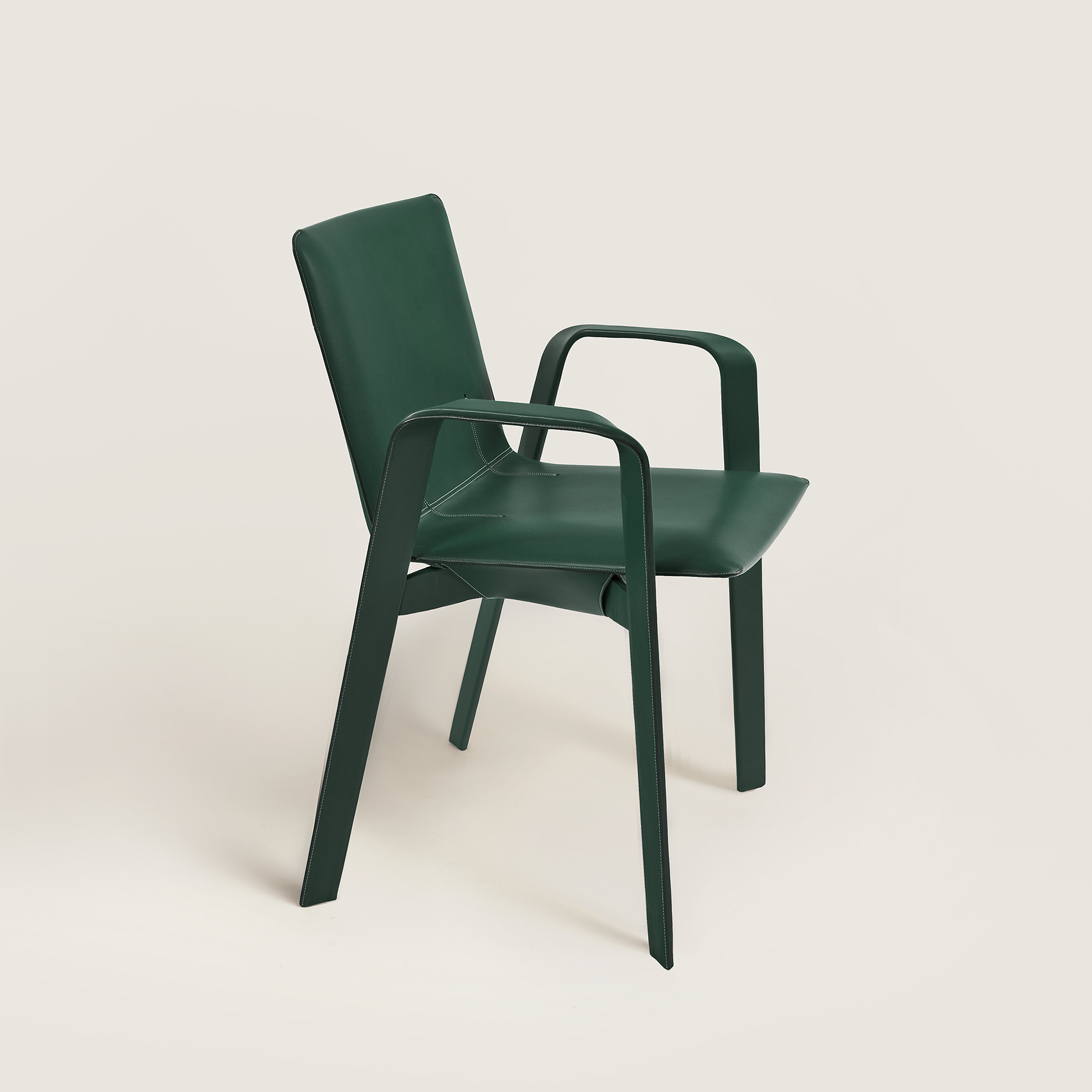 Sellier chair with armrests