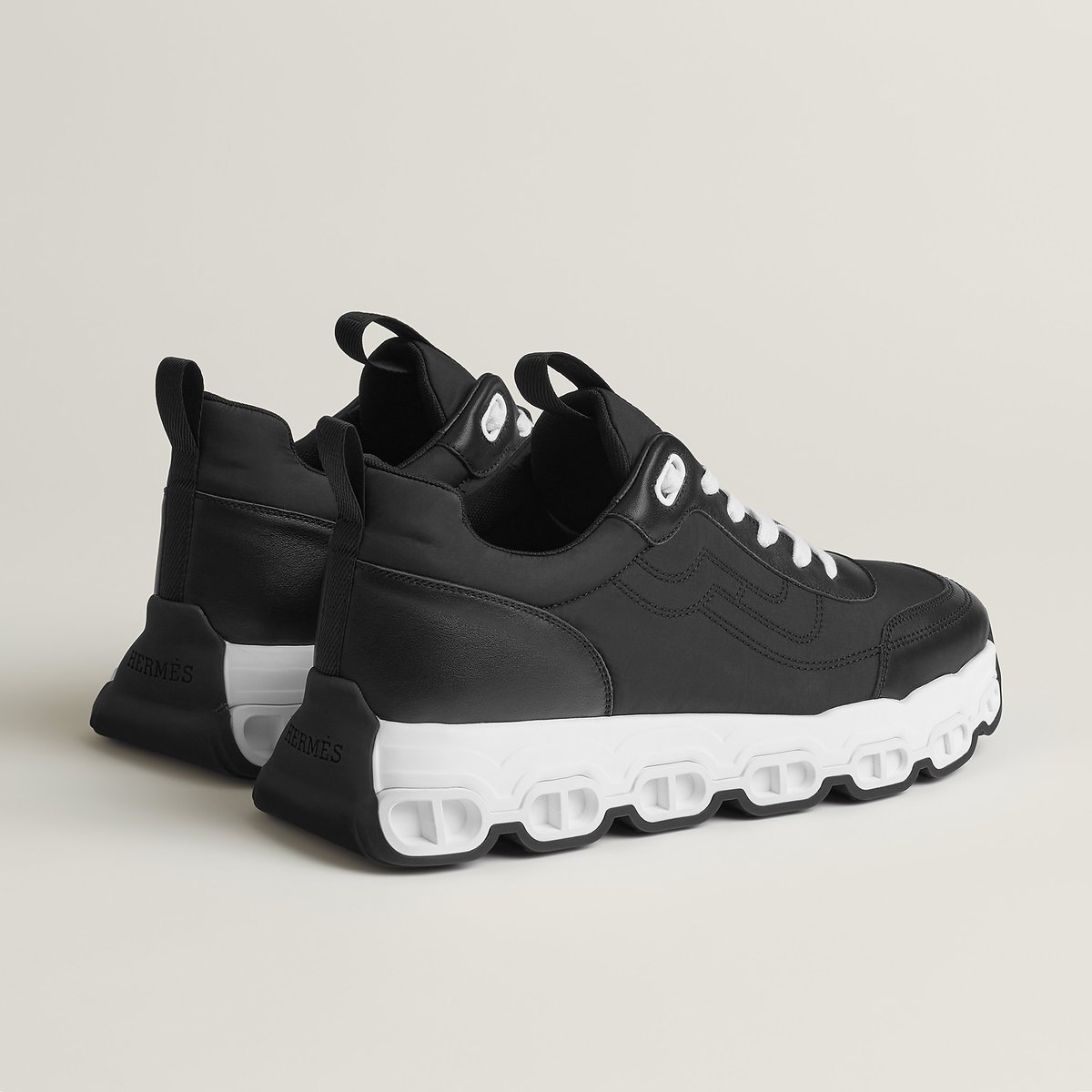 Noir Impulse Sneaker