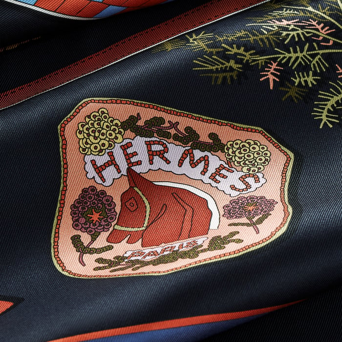 Promenade Coquette Scarf 70