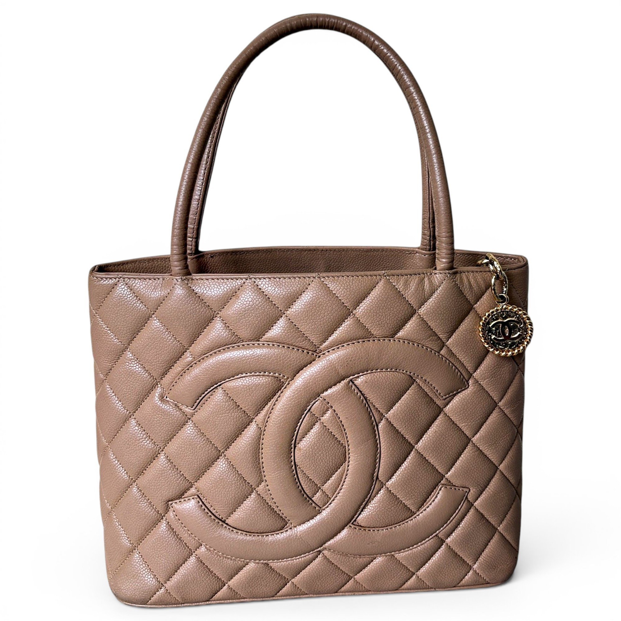 Chanel Médaillon leather handbag
