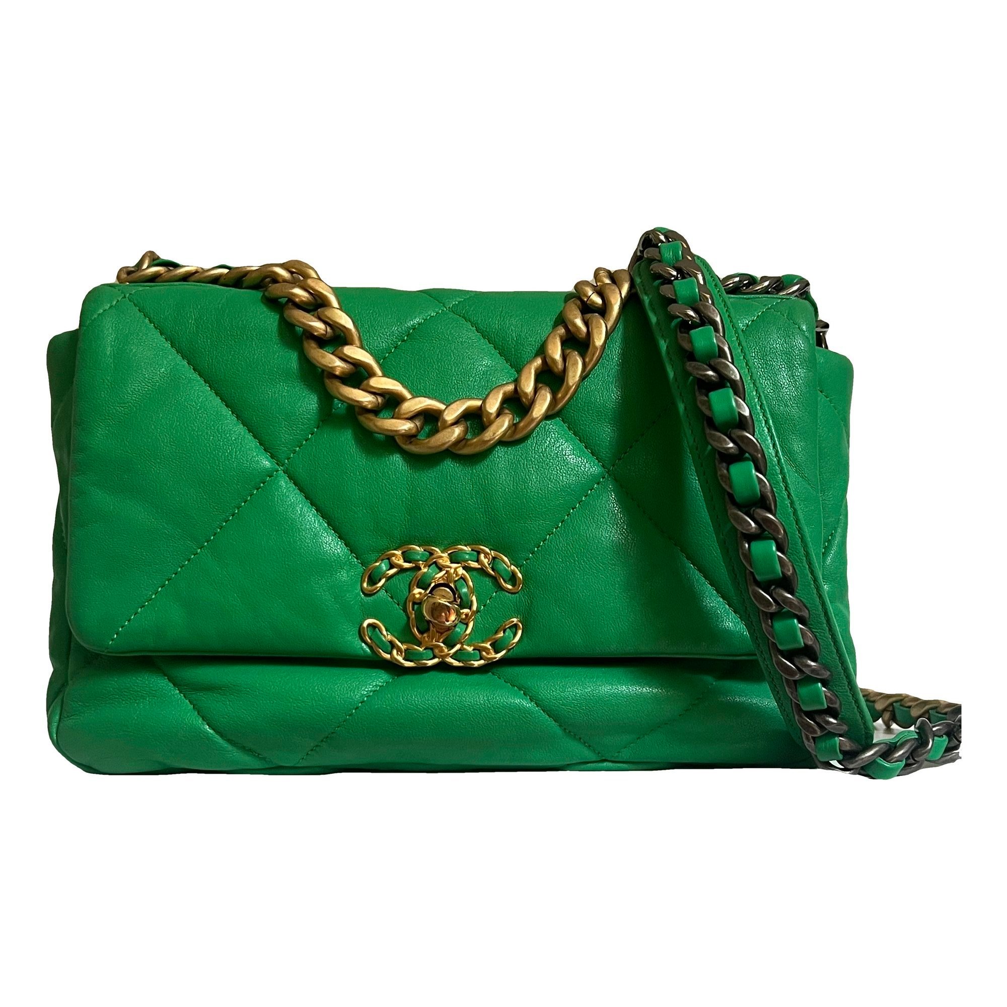 Chanel 19 leather handbag