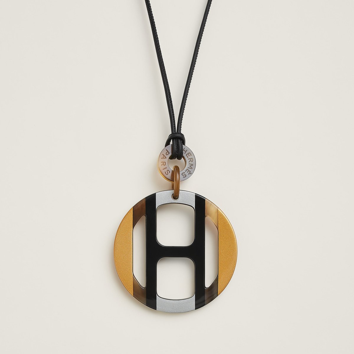 H Equipe pendant