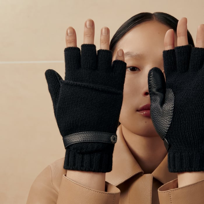 Noir Baltimore Mittens