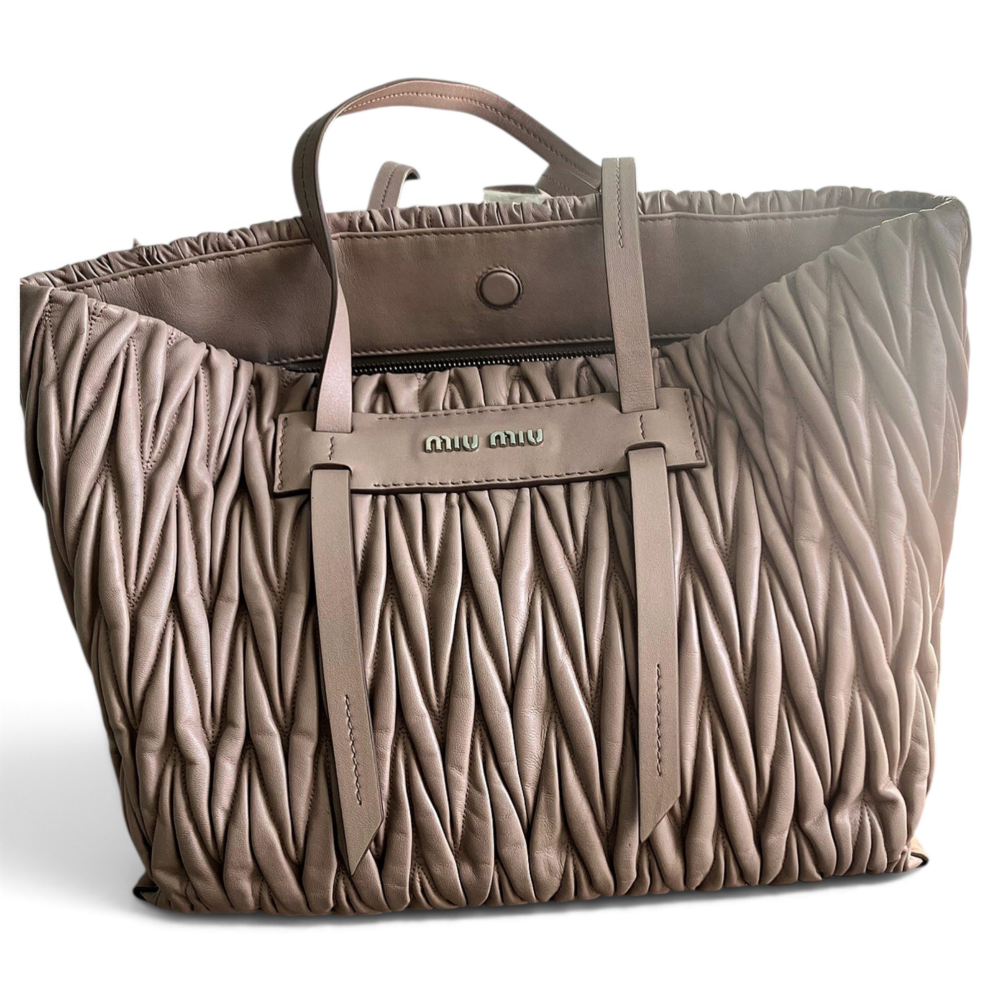 Matelassé leather handbag