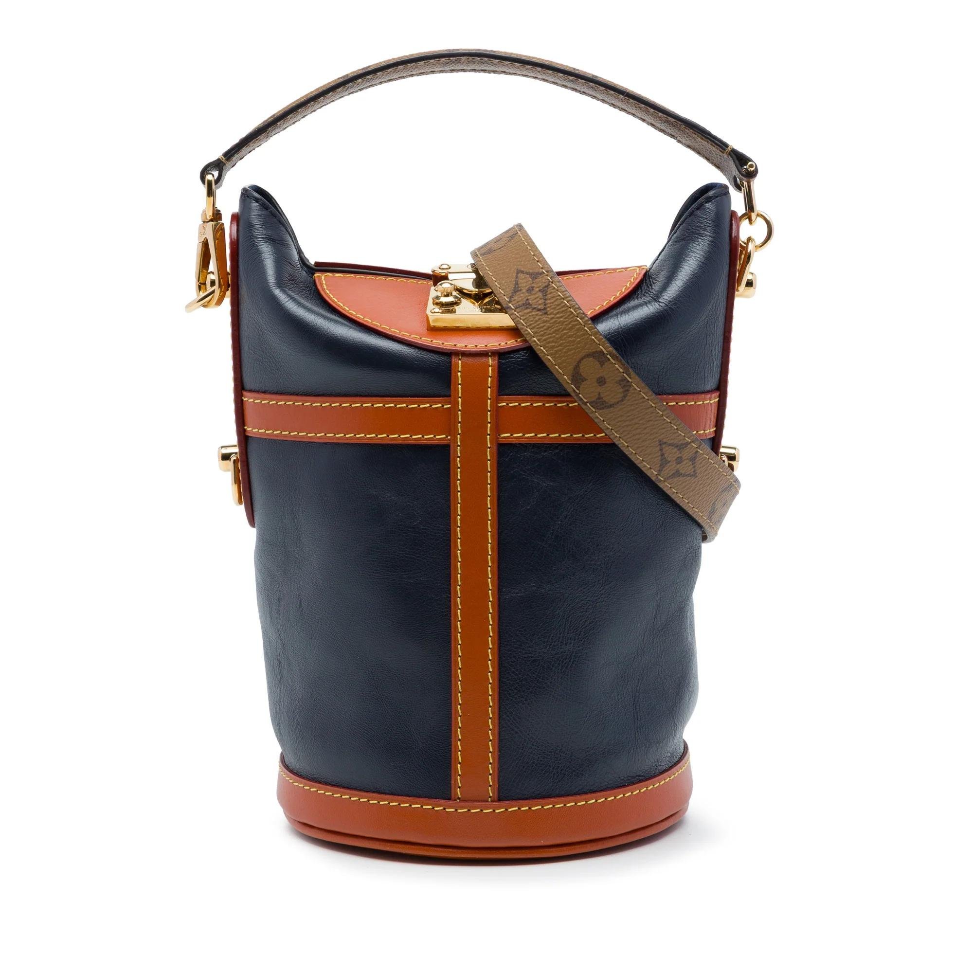 Duffle leather bag