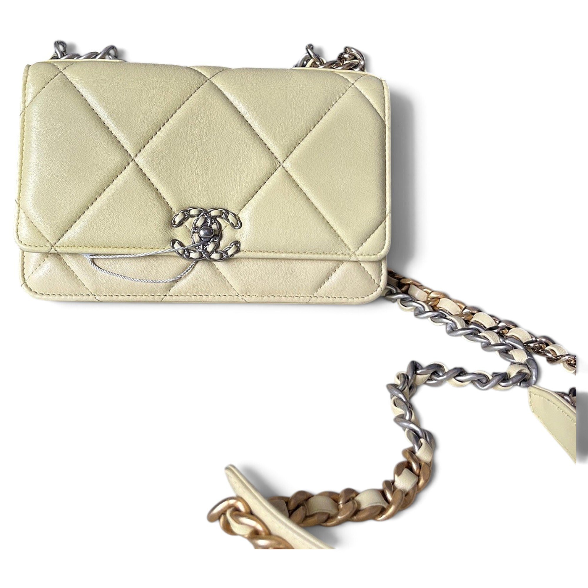 Wallet On Chain Chanel 19 leather crossbody bag