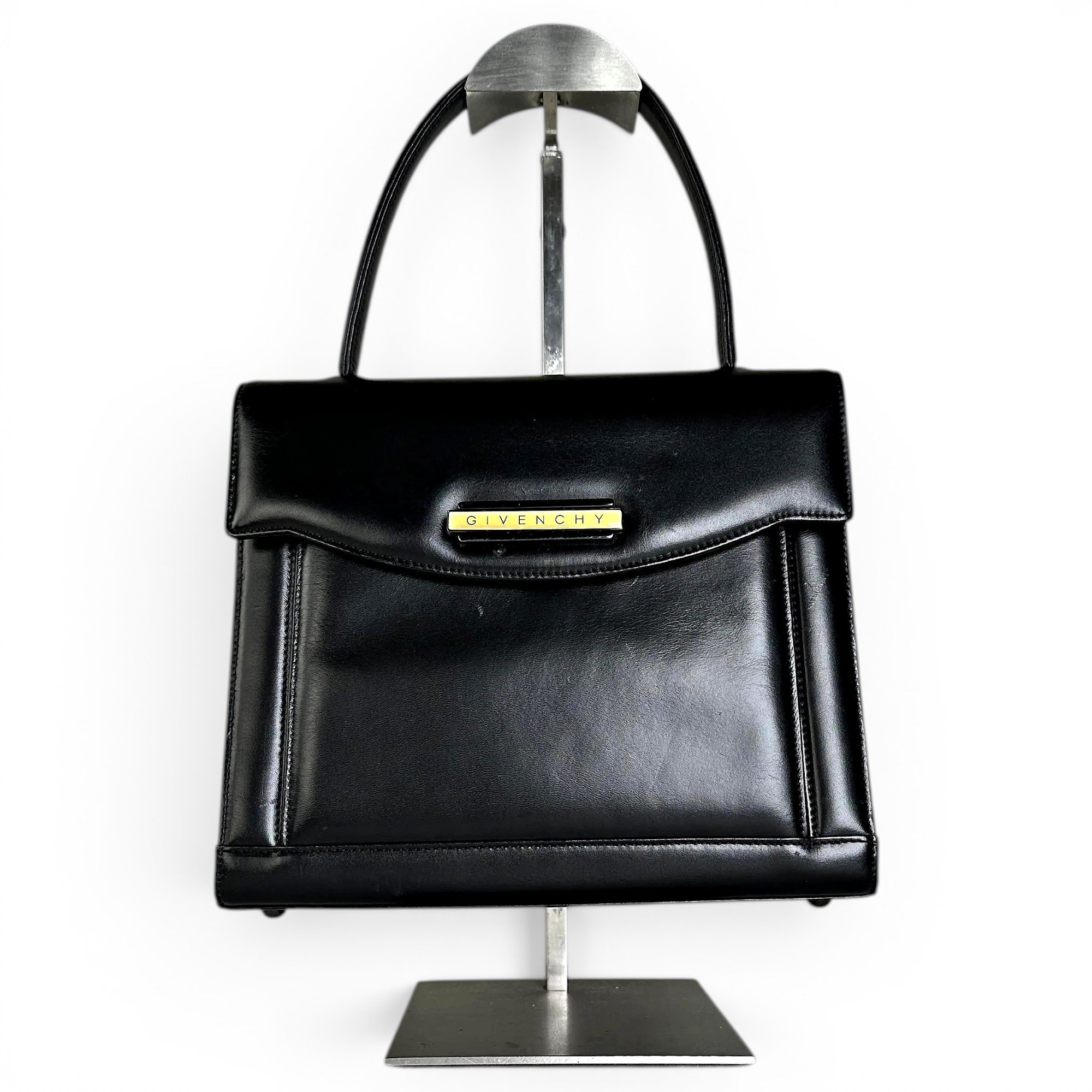 Antigona leather handbag