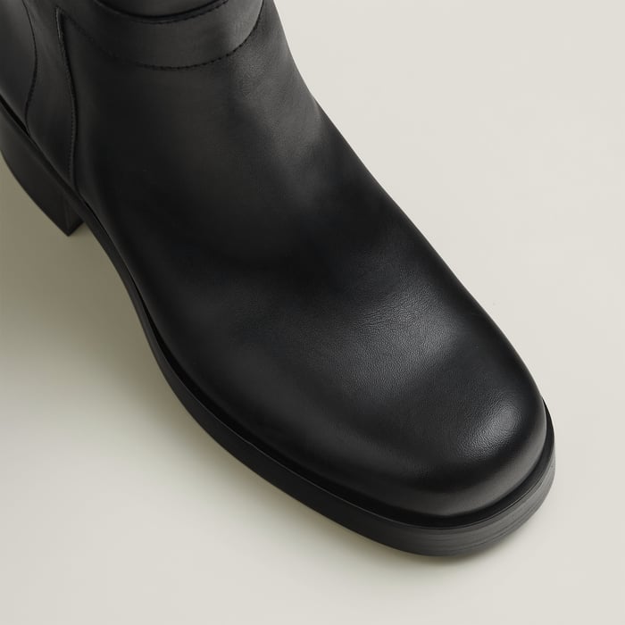 Noir Bota Horse