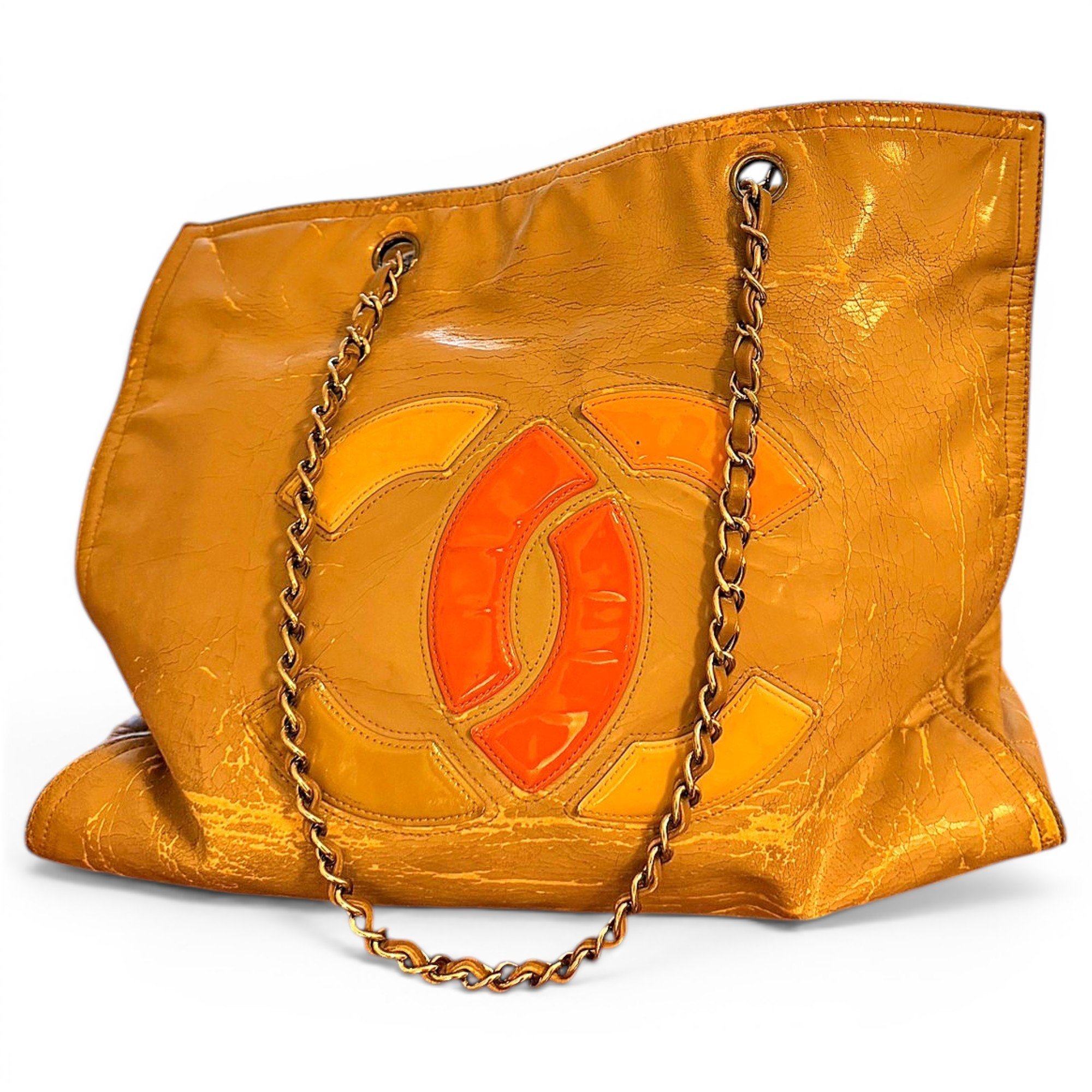 Vintage CC Chain patent leather handbag