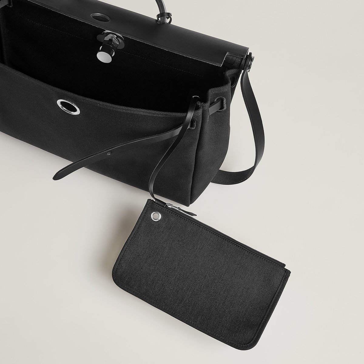 Noir Herbag Messenger 39 Bag