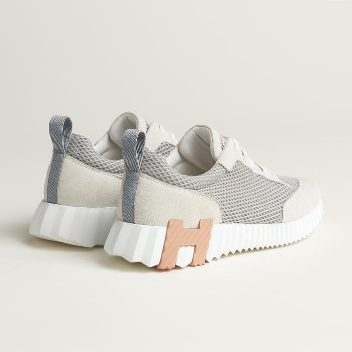 Bouncing Sneaker