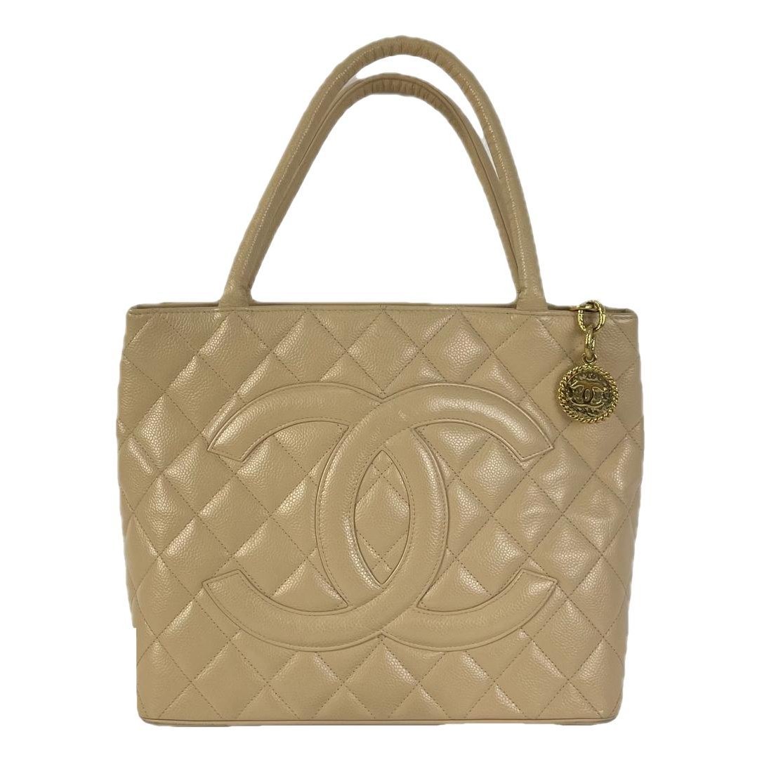 Médaillon leather handbag