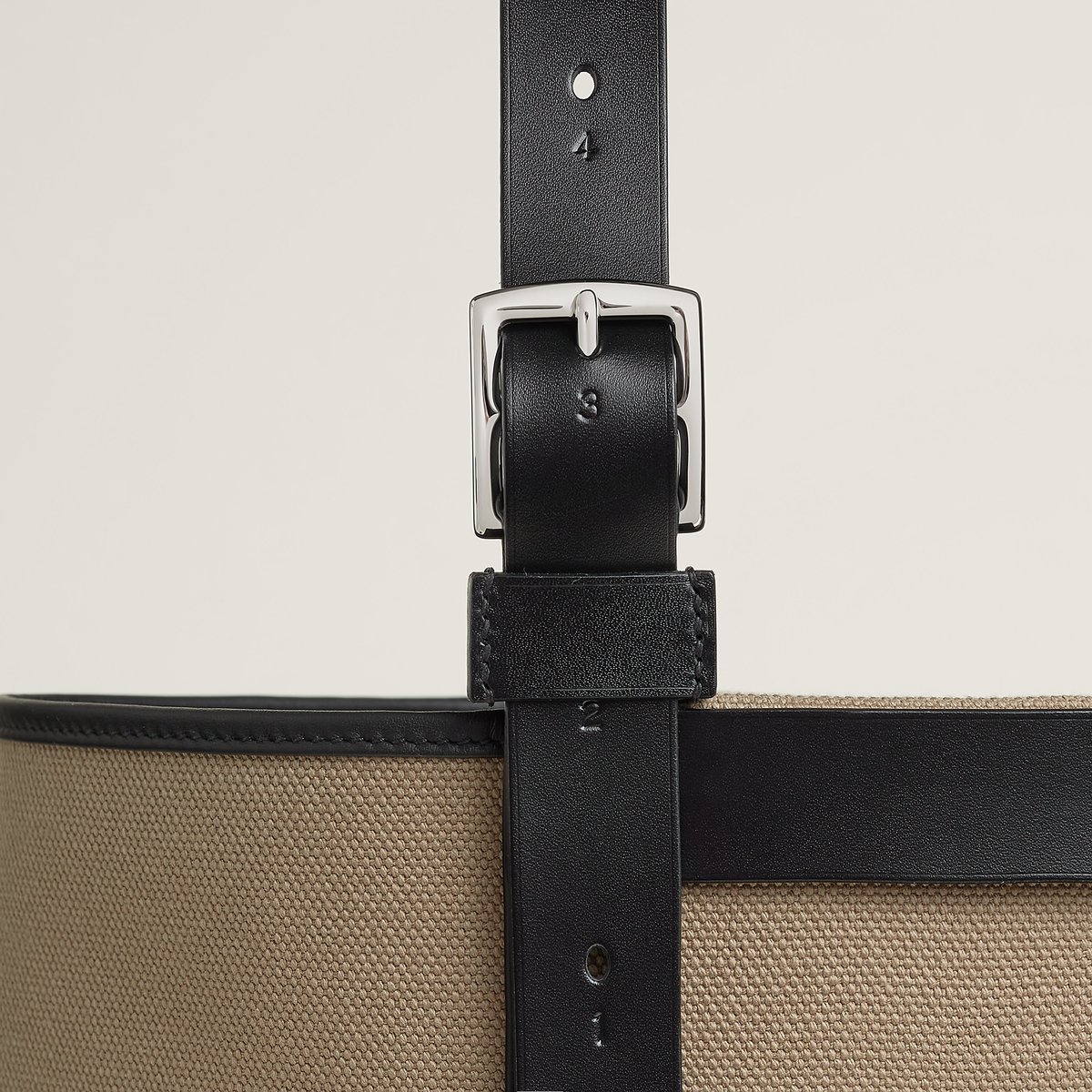 バッグ 《エトリヴィエール・ポケット》 27