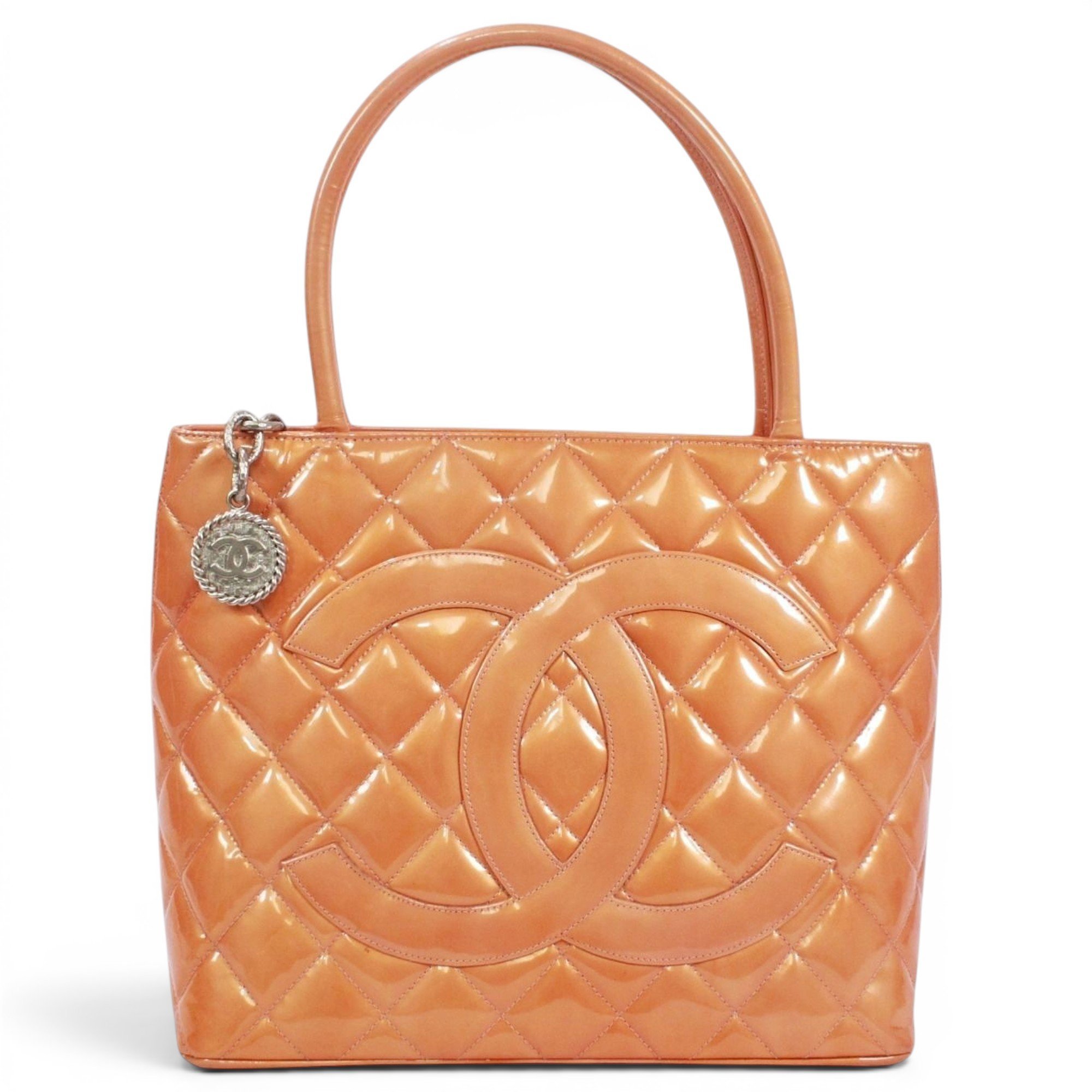 Médaillon leather tote