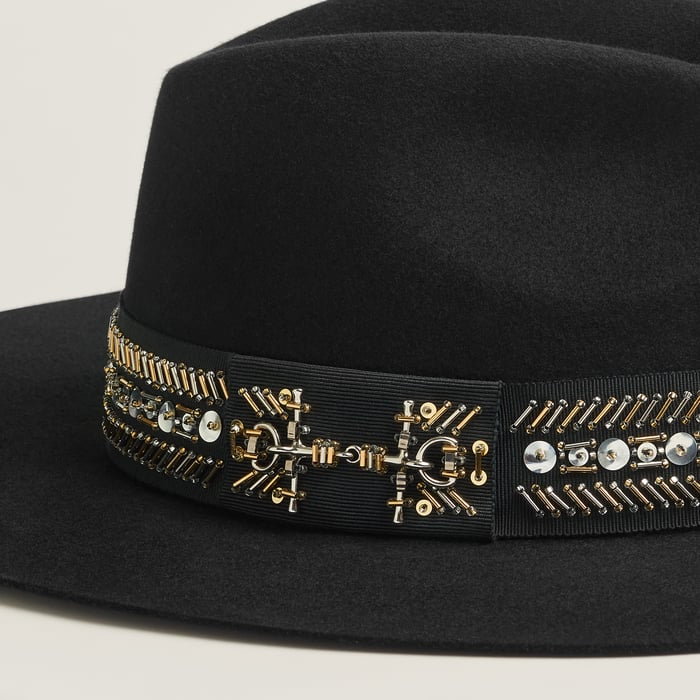Noir Barbara Harnais Hat