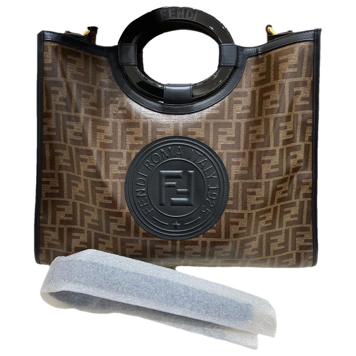 Runaway Shopping leather handbag