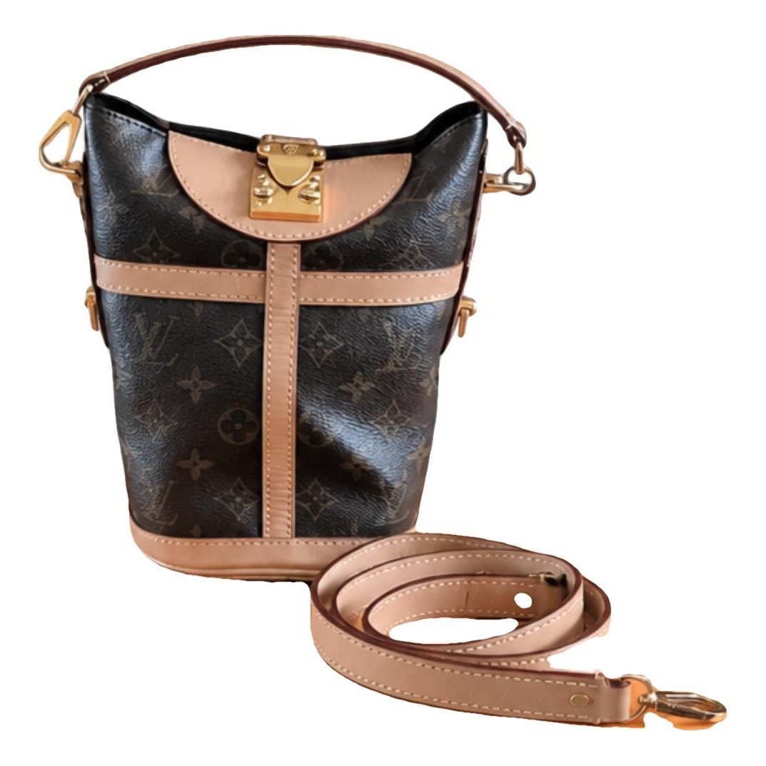 Duffle leather handbag