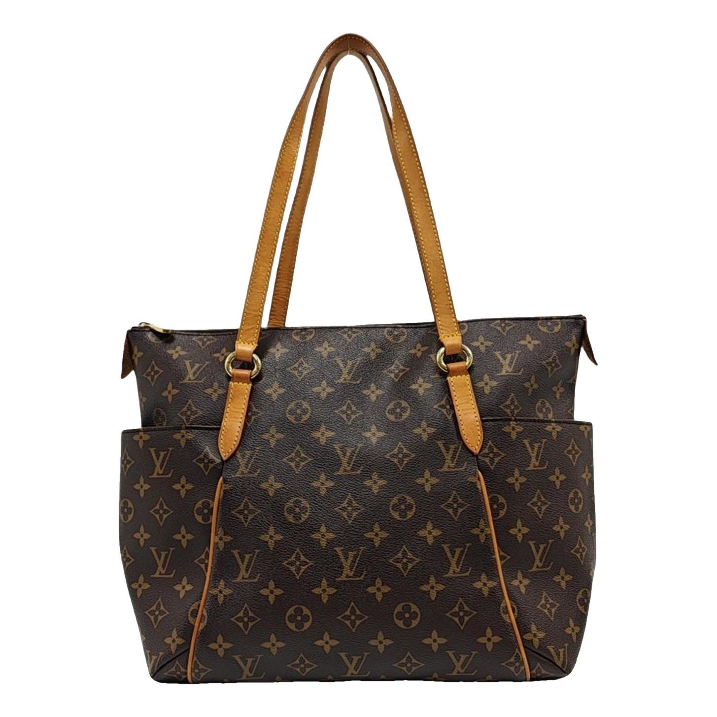 Totally leather handbag