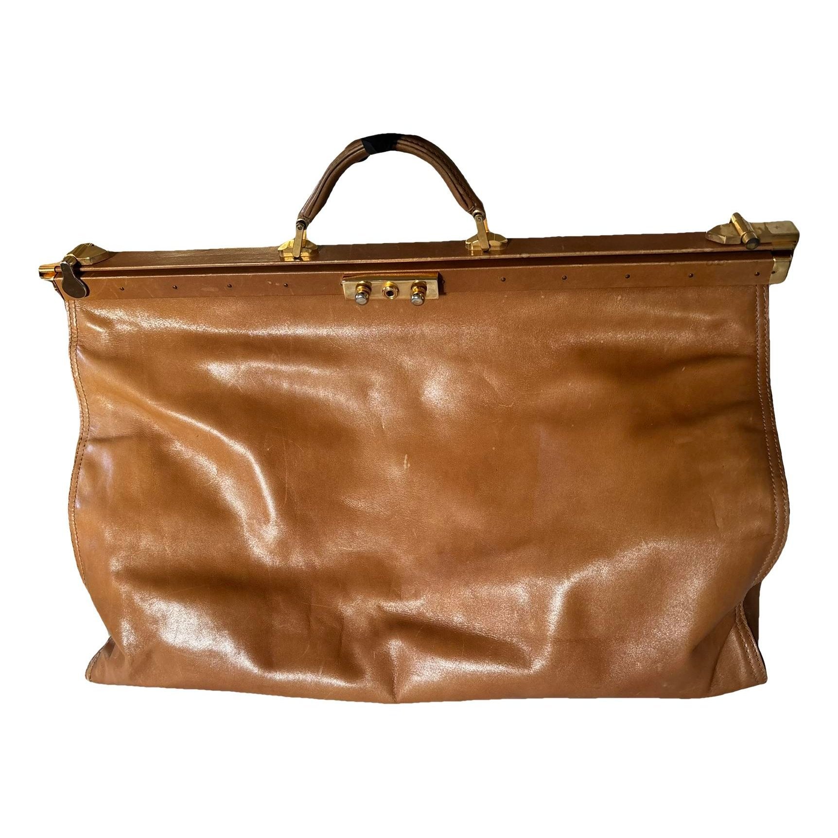 Leather travel bag