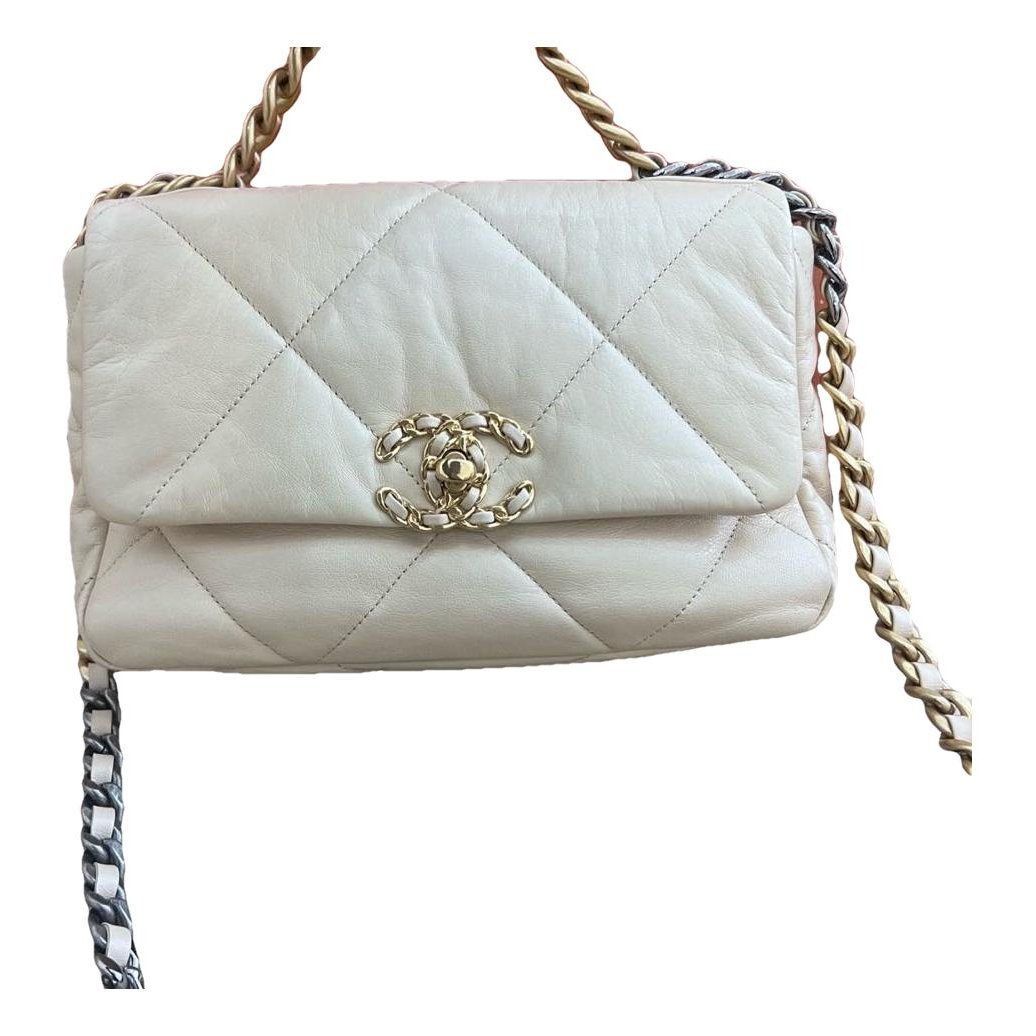 Chanel 19 leather handbag